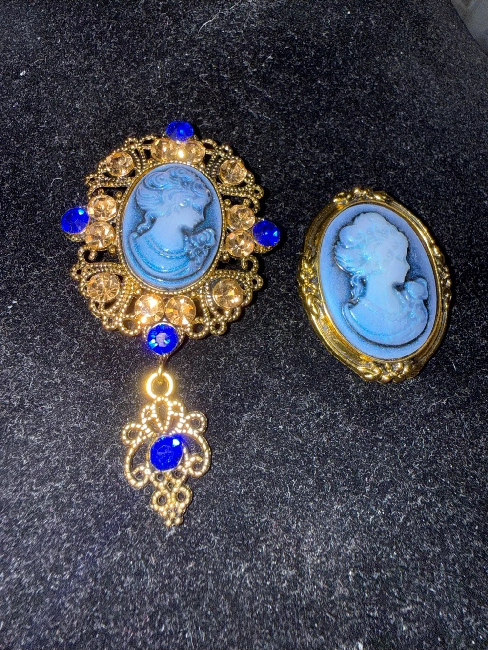 Blue Faux Cameo Brooch Set with Gold tone